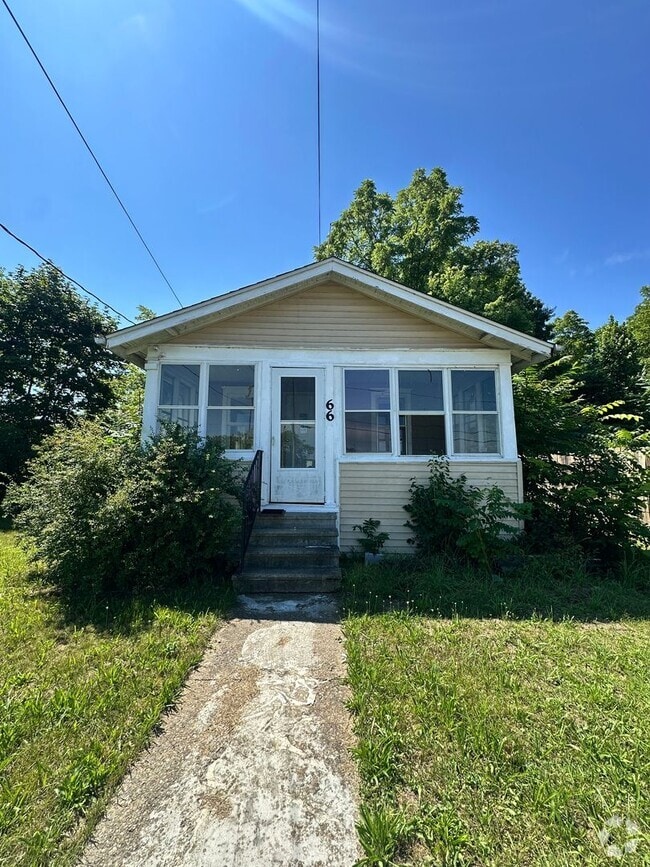 Building Photo - Two Bedroom One Bathroom Available in Batt...