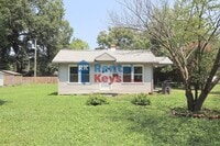 Building Photo - Two Bedroom House