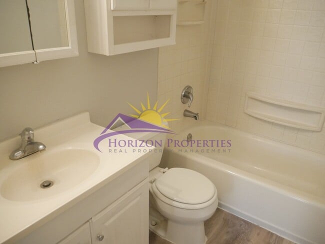 Building Photo - 2801-2803 Lerwick Rd