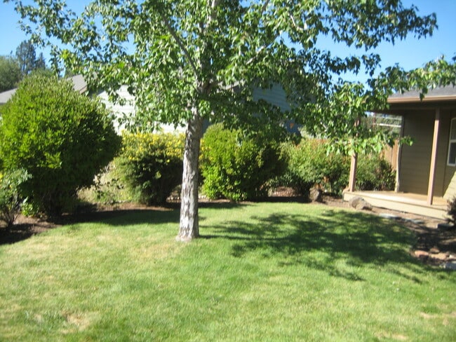 Building Photo - Great SW Bend Home Close To The Old Mill!