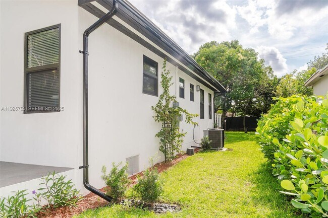 Building Photo - 1040 NW 120th St