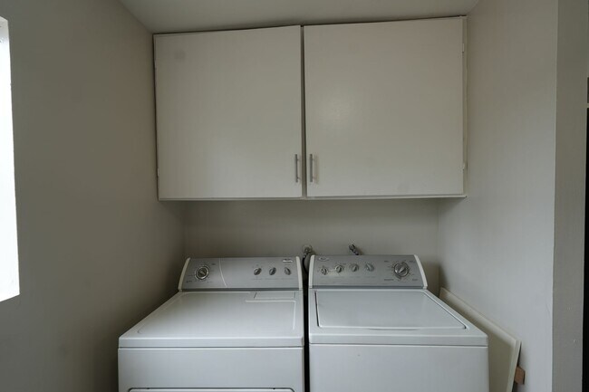 Building Photo - 440 RAYVON