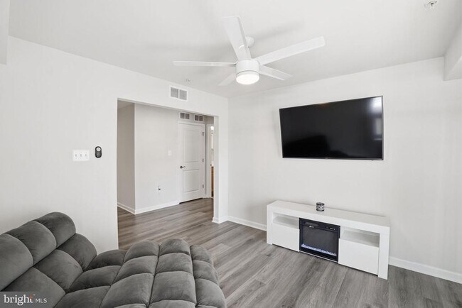 Building Photo - 10501 John Glenn St