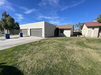 Building Photo - 1462 W 12th Ln