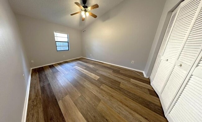 Building Photo - 1159 E Rohe St