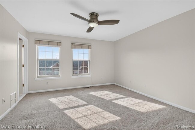 Building Photo - 3255 Camden Dr