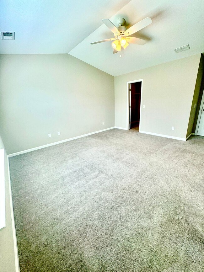 Building Photo - 3 Bed 2 Bath Townhome Located in Cokers Commons in Goose Creek!