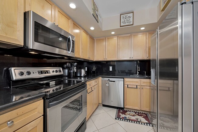 Building Photo - 5600 Collins Ave