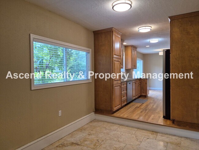 Building Photo - Available Now Prime Terra Linda Location One Level Home Large Fenced Yard & Attached Garage Walk ...