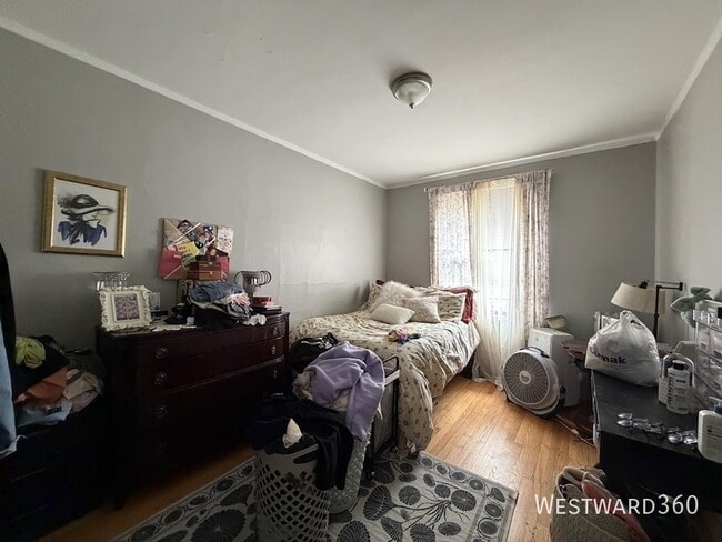 Building Photo - 6051 N Hermitage Ave