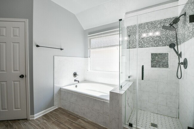 Building Photo - 5410 Linden Grove Ct