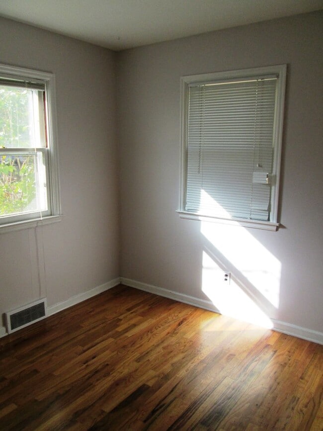 Building Photo - Cozy 2 bedroom house near old town Longmont!
