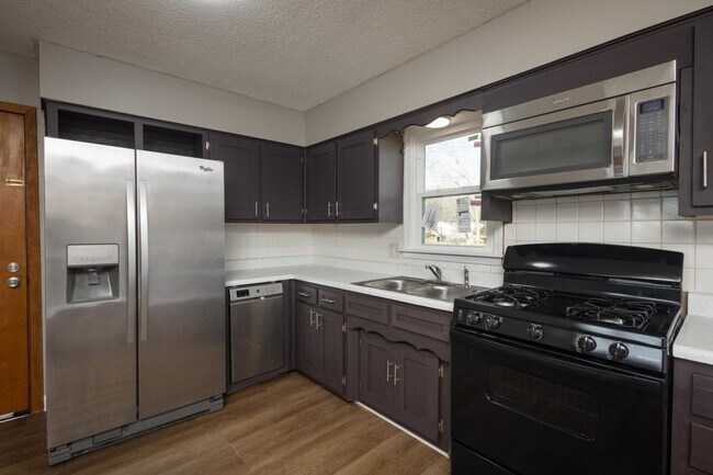 Building Photo - 122 Willa Ln