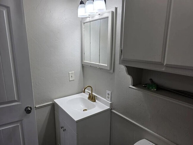 Building Photo - 10311 Bellview Dr