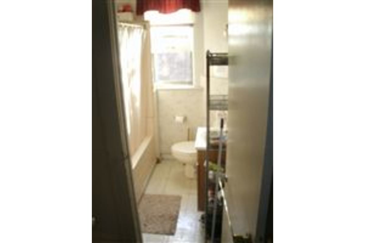 Building Photo - 221 N Ashley St