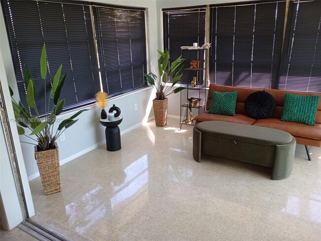 Building Photo - 368 Tihami Rd