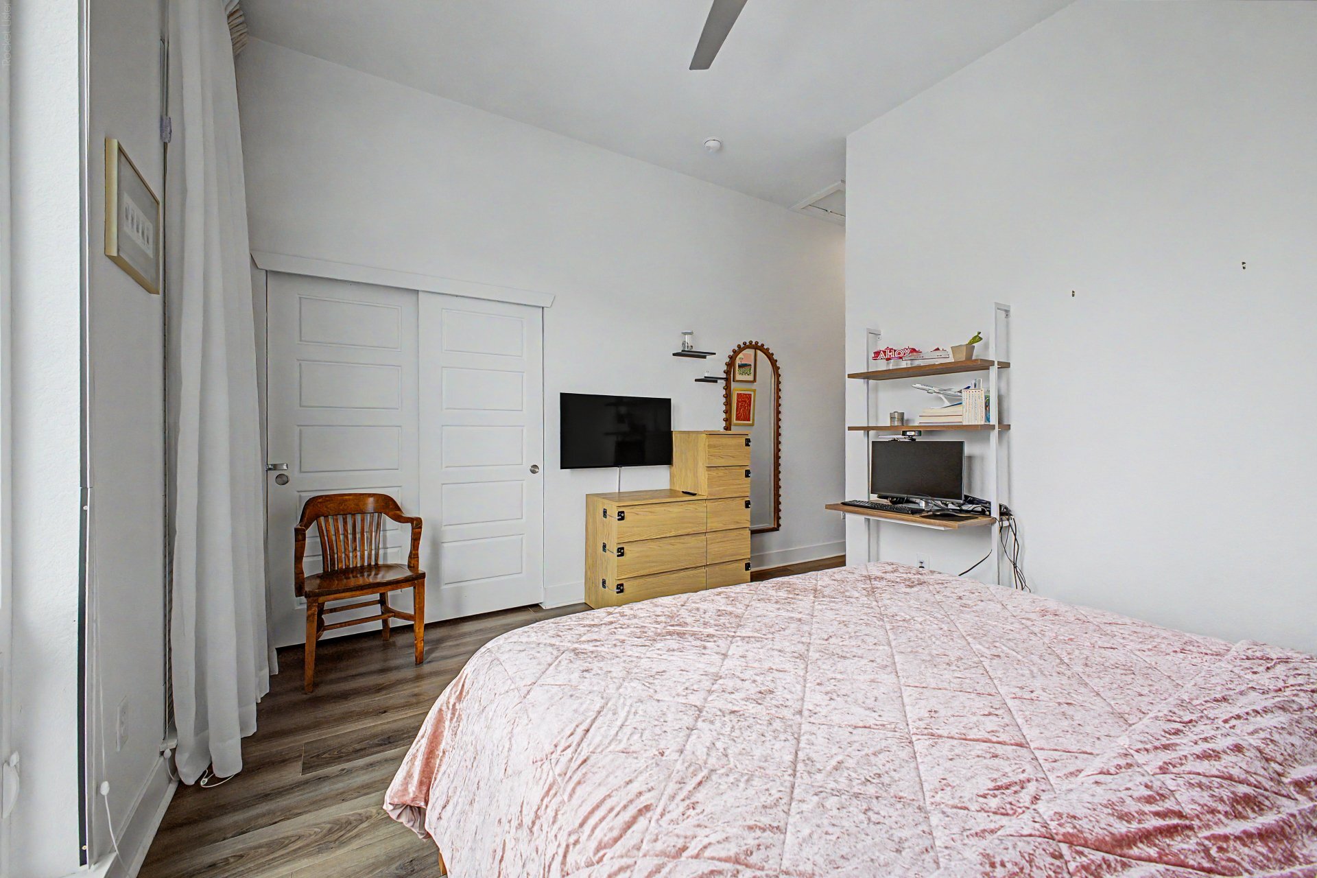 Building Photo - 2824 W Parkside Pl