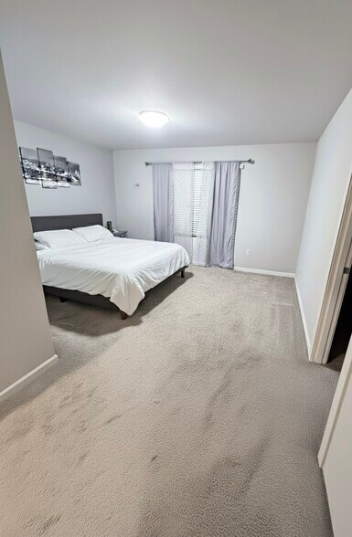 Building Photo - 8143 SE Leafhopper St