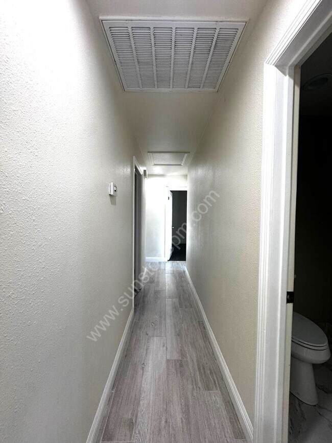 Building Photo - 1569 Carol Dr