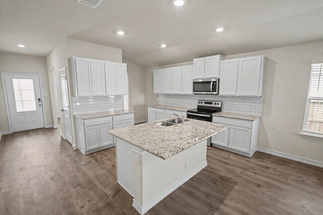 Building Photo - Like-New Cibolo Home with Flexible Living Space - Realtor Commission: $500