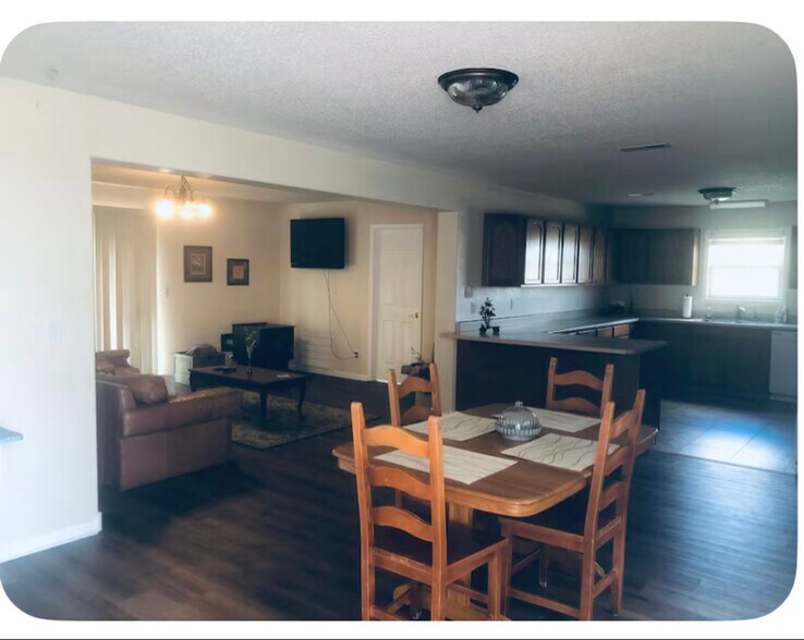 Building Photo - 1120 WY-50