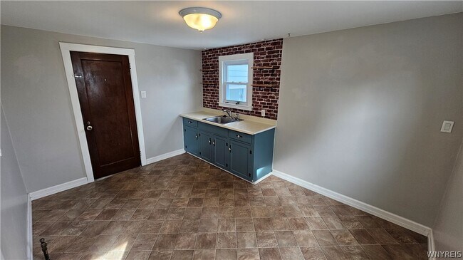 Building Photo - 107 Fowler Ave