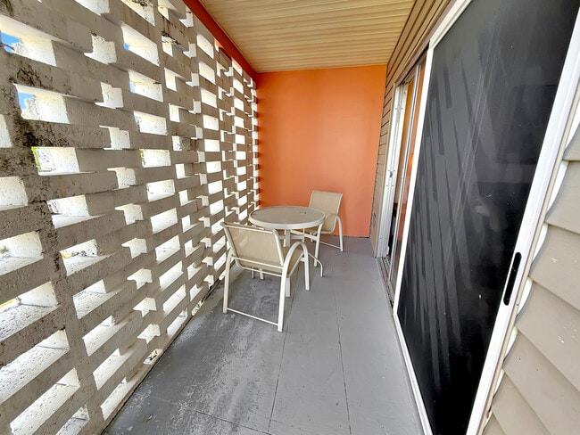 Building Photo - 1500 Crescent Cir