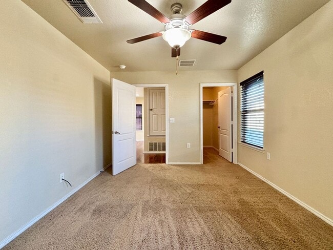 Building Photo - Bright and Open 4 bedroom 2 bath Single Story Home on the NE side of SA!