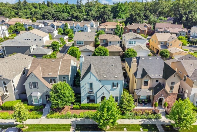 Building Photo - Stunning McKinley Village Home