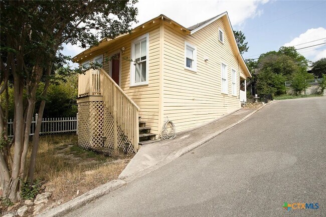 Building Photo - 431 Lindsey St