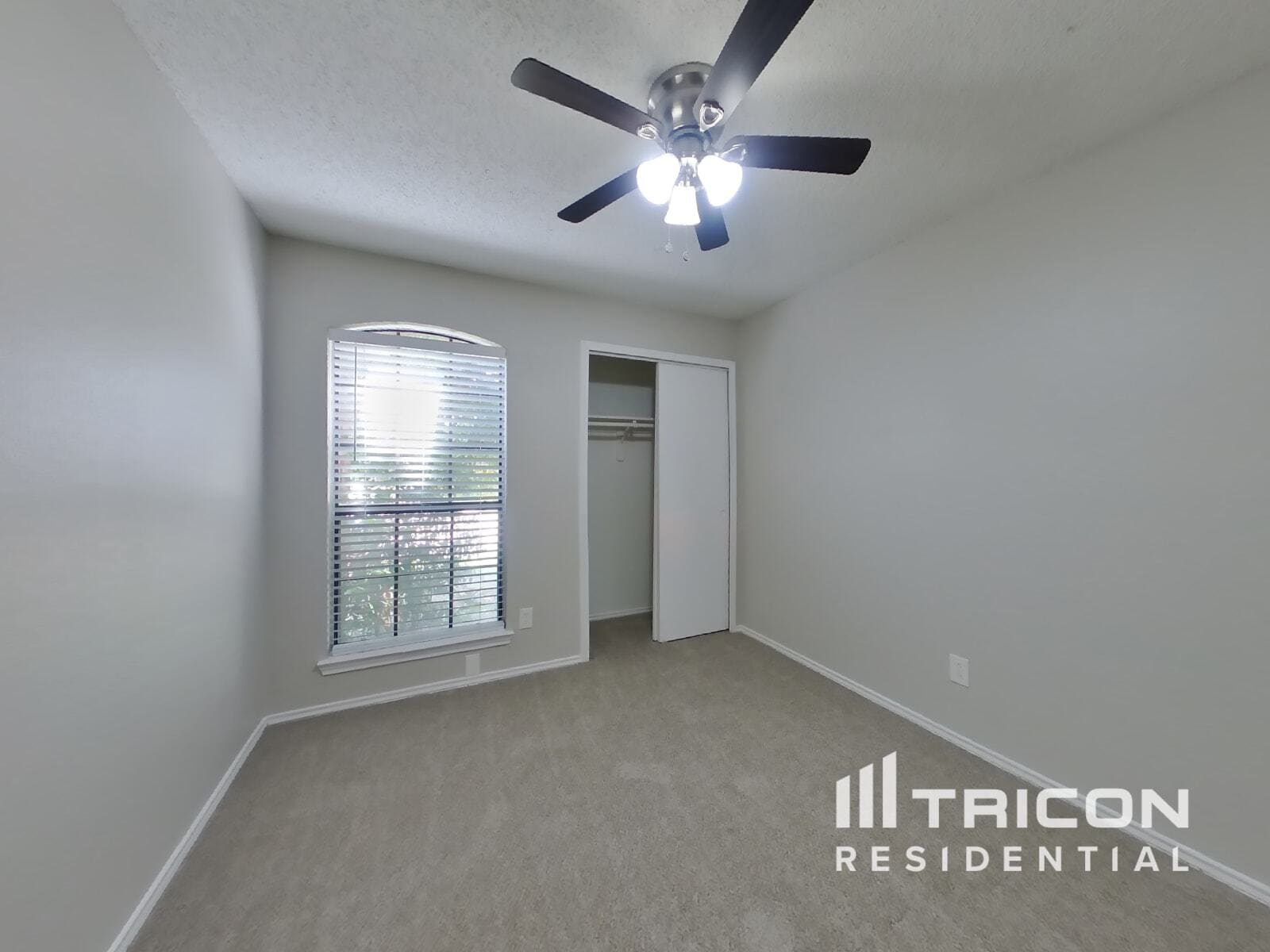 Building Photo - 906 Sylvan Creek Dr