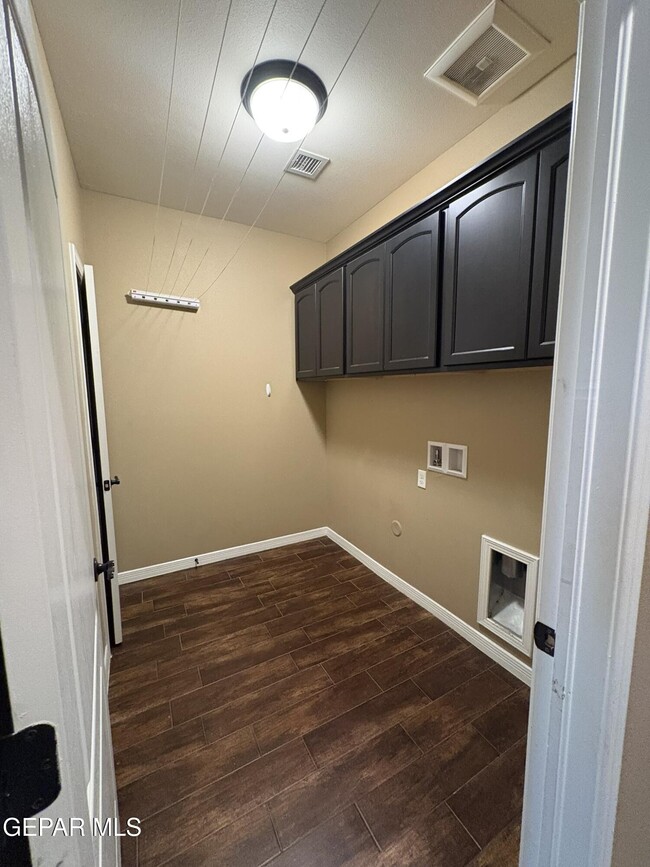 Building Photo - 14664 Christian Castle