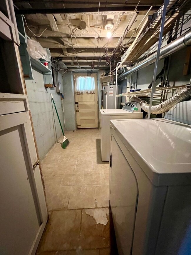 Building Photo - Stunning 3-Bedroom Townhome in Wissinoming! Available NOW!