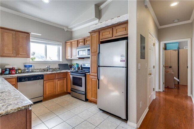 Building Photo - 3011 Speedway