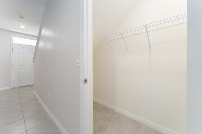Building Photo - "Spacious 5-Bed Oasis located in SouthShore Bay!