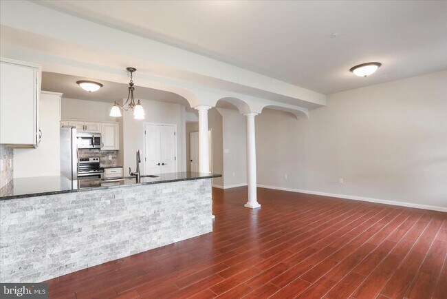 Building Photo - 20 Delano Dr