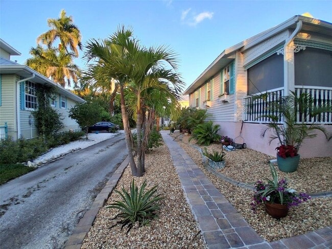 Building Photo - 216 Berry St