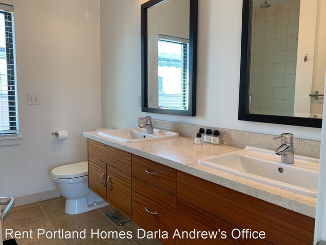 Building Photo - 1636 NW Riverscape St