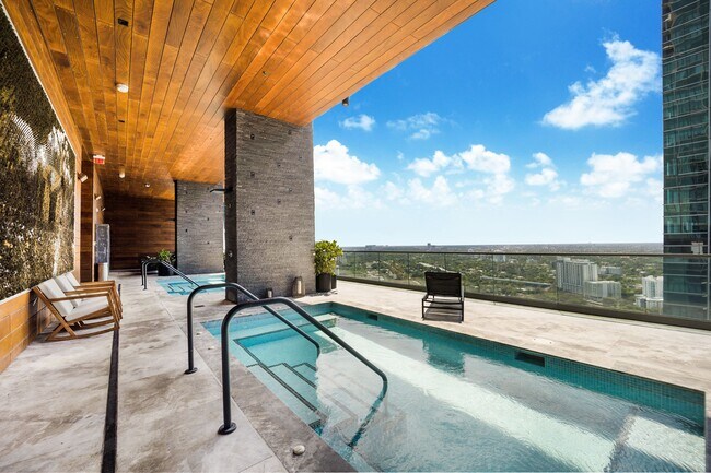 Building Photo - 1451 Brickell Ave