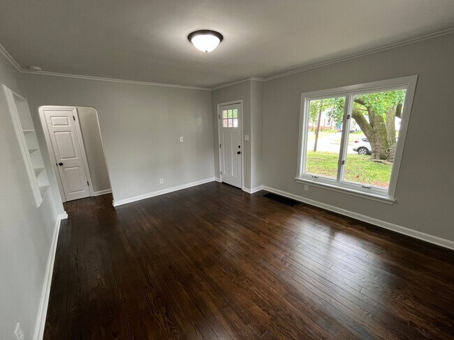 Building Photo - **REMODELED 2-BEDROOM HOUSE IN NORTH COLUMBUS!!**