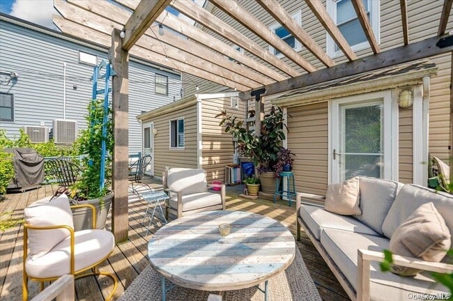 Building Photo - 311 E Market St