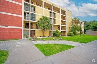 Building Photo - 9210 Fontainebleau Blvd