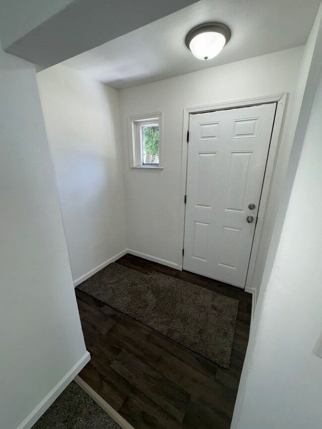 Building Photo - Move-In Ready Home in Waterloo