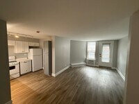 Building Photo - 744 W Gordon Terrace