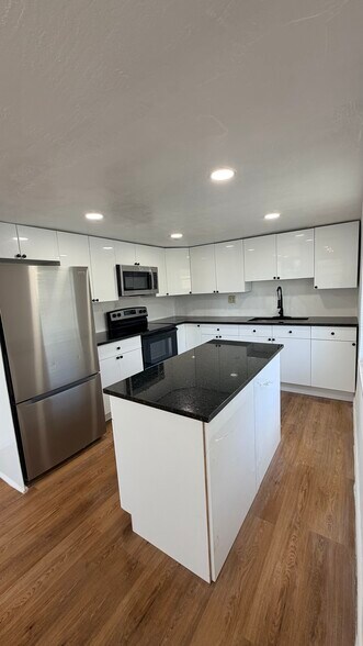 Building Photo - 414 Phippen Waiters Rd