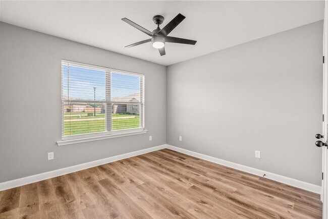 Building Photo - 18 Lilly Ann Cir