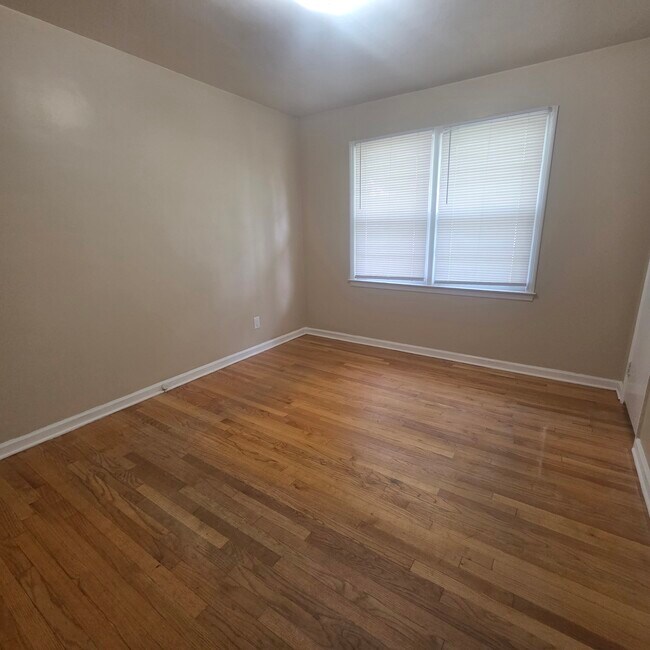 Building Photo - 2916 Walden Dr