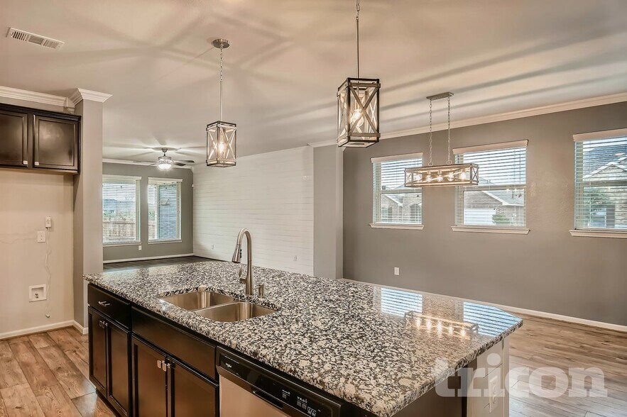 Building Photo - 1592 Sugarberry Dr