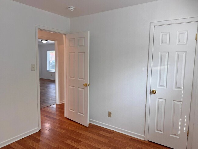 Building Photo - 3 Bed 1.5 Bath Home Close to Sheppard AFB!