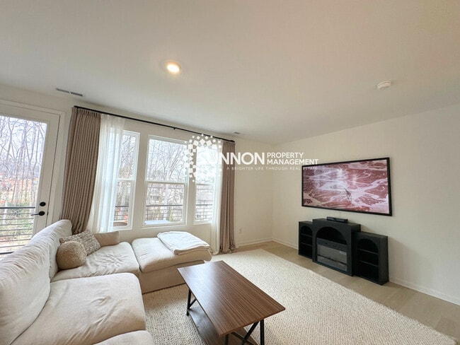 Building Photo - New 3 Bed Townhome in Mineral Springs